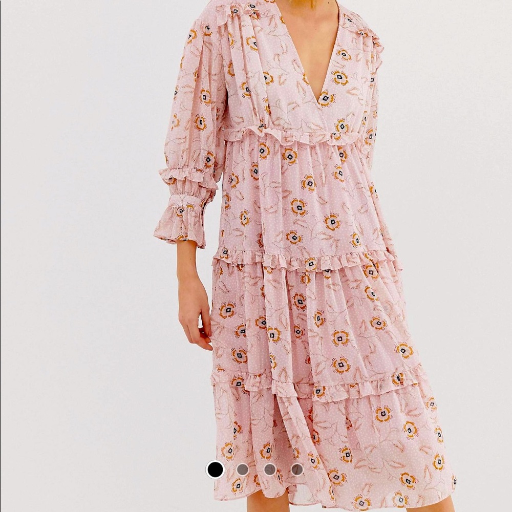Stunning light pink flowy dress